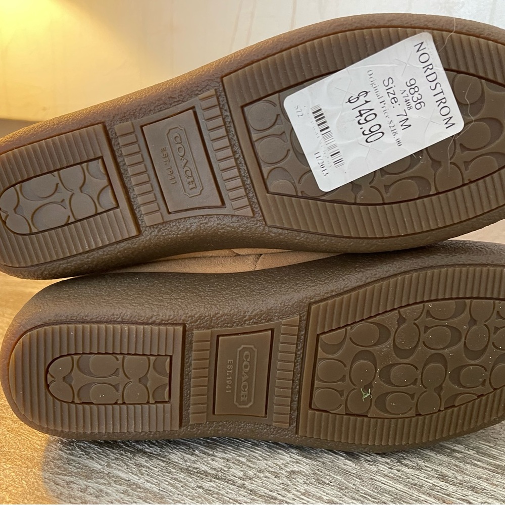 New in box. Tan/natural Coach lined boots. Size 7 - Picture 4 of 4